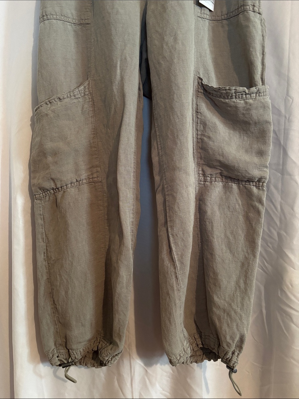 C&C California Women's Olive Green Washed Linen Cargo Joggers w/Toggle Cuffs - Picture 6 of 12